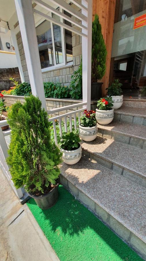 Nomadic Inn Dharamsala Zewnętrze zdjęcie