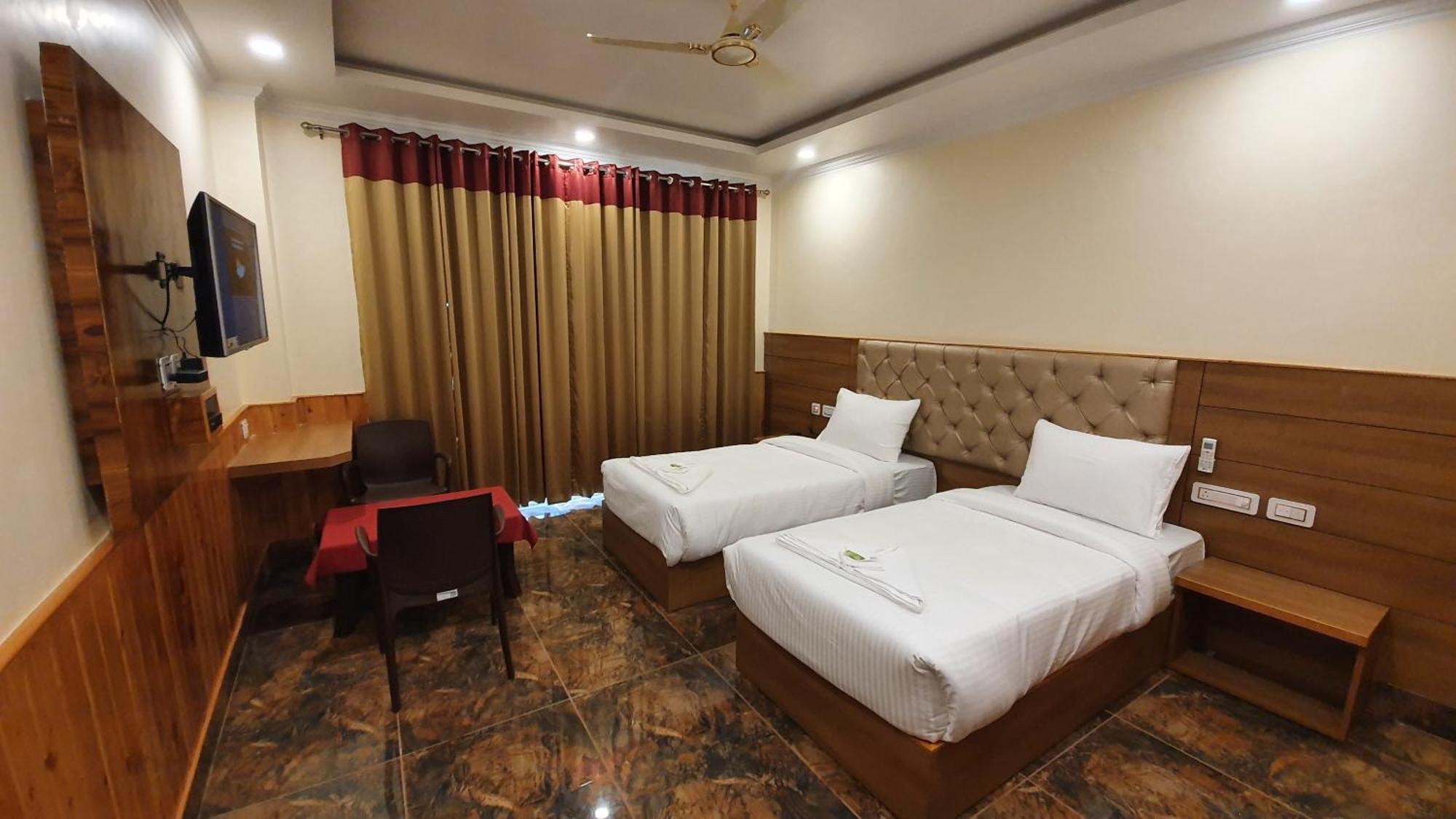 Nomadic Inn Dharamsala Zewnętrze zdjęcie