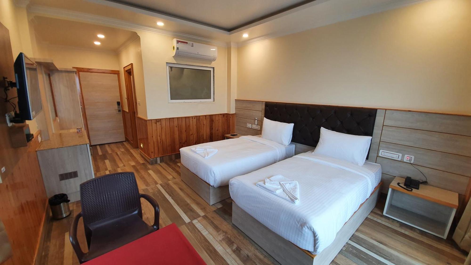 Nomadic Inn Dharamsala Zewnętrze zdjęcie